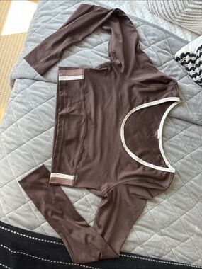 Gymshark Women’s Scoop Neck Long Sleeve Crop Top - Chocolate Brown
